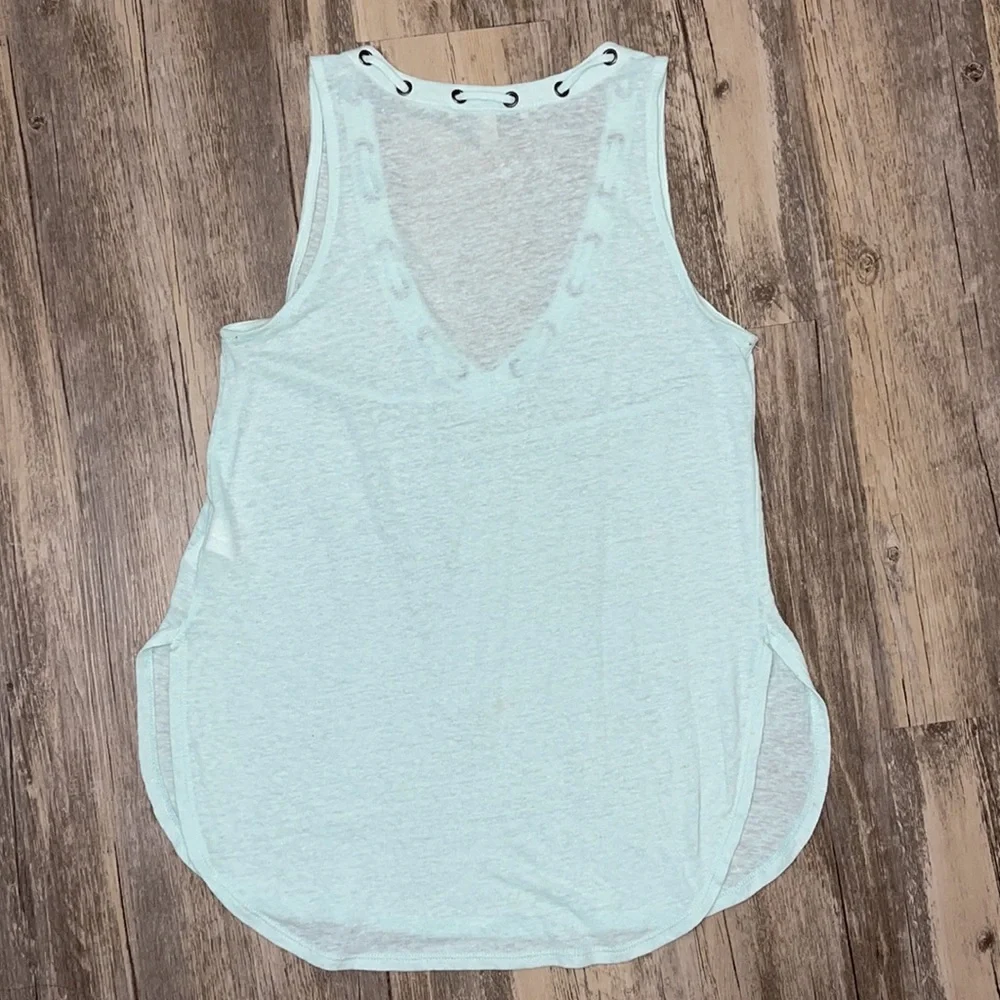 Express V-neck Tank - Picture 2 of 4
